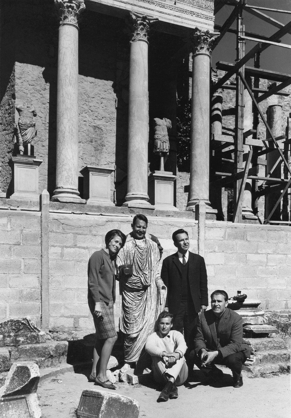 4.-Teatro romano (Reinhard Friedrich con su esposa, Theodor Hauschild, Tilo Ulbert y el conductor), Mérida. Foto: Reinhard Friedrich, 1969.